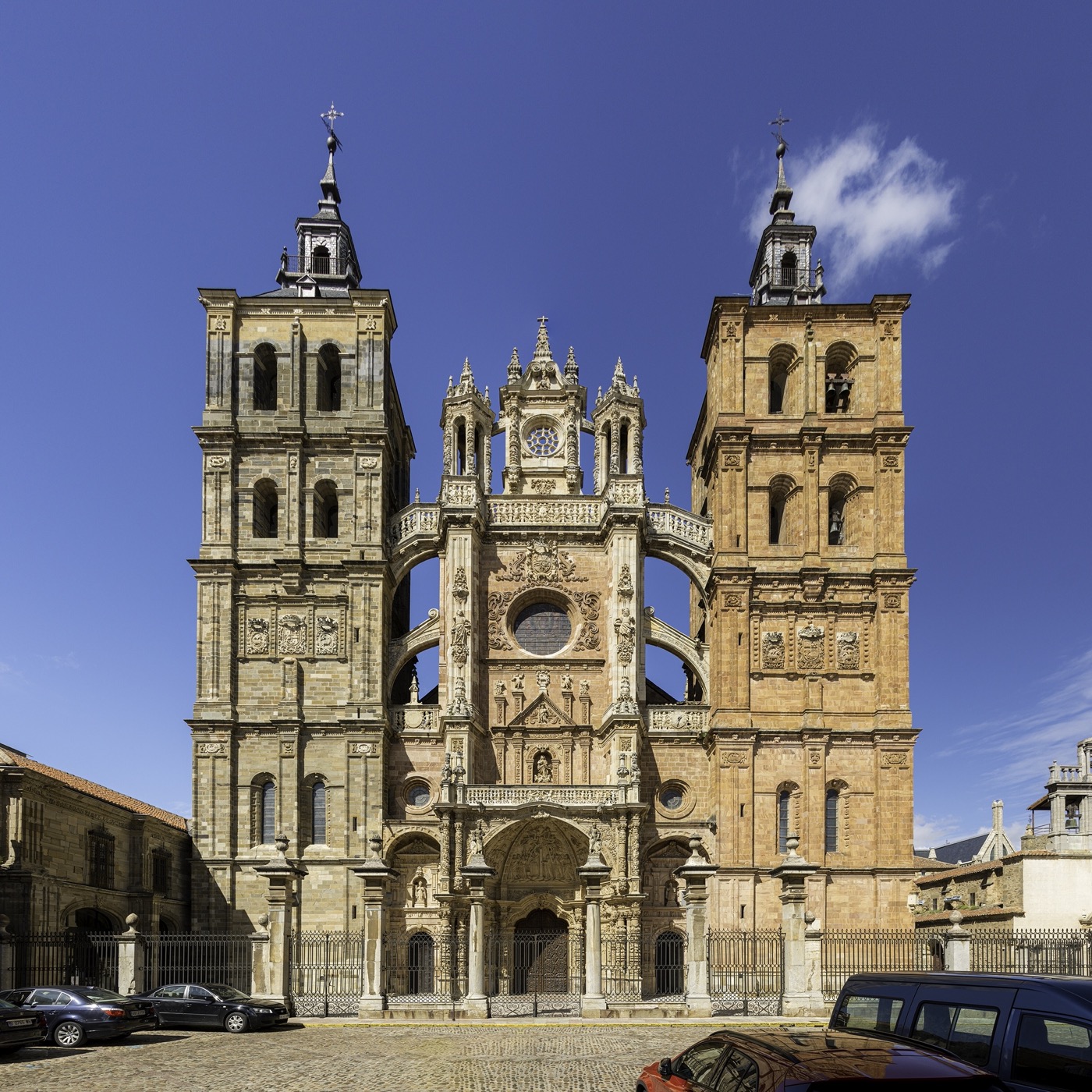 Astorga — Ciudad romana, gaudiana y maragata