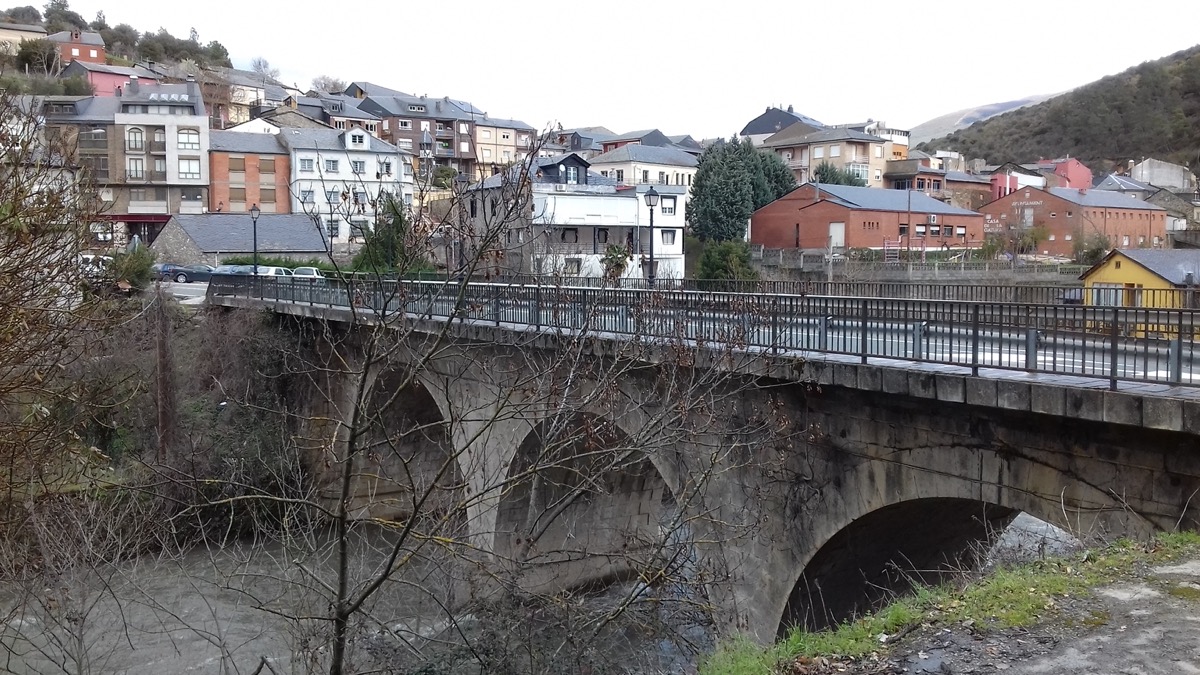 Puente de Domingo Flórez — Virgen de la Asunción