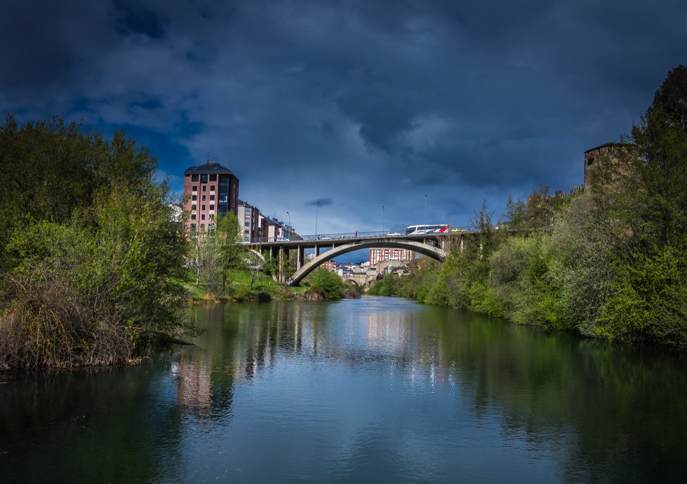 Río Sil a su paso por El Bierzo leonés, paraje natural donde Puente de Domingo Flórez construye su nueva área de autocaravanas
