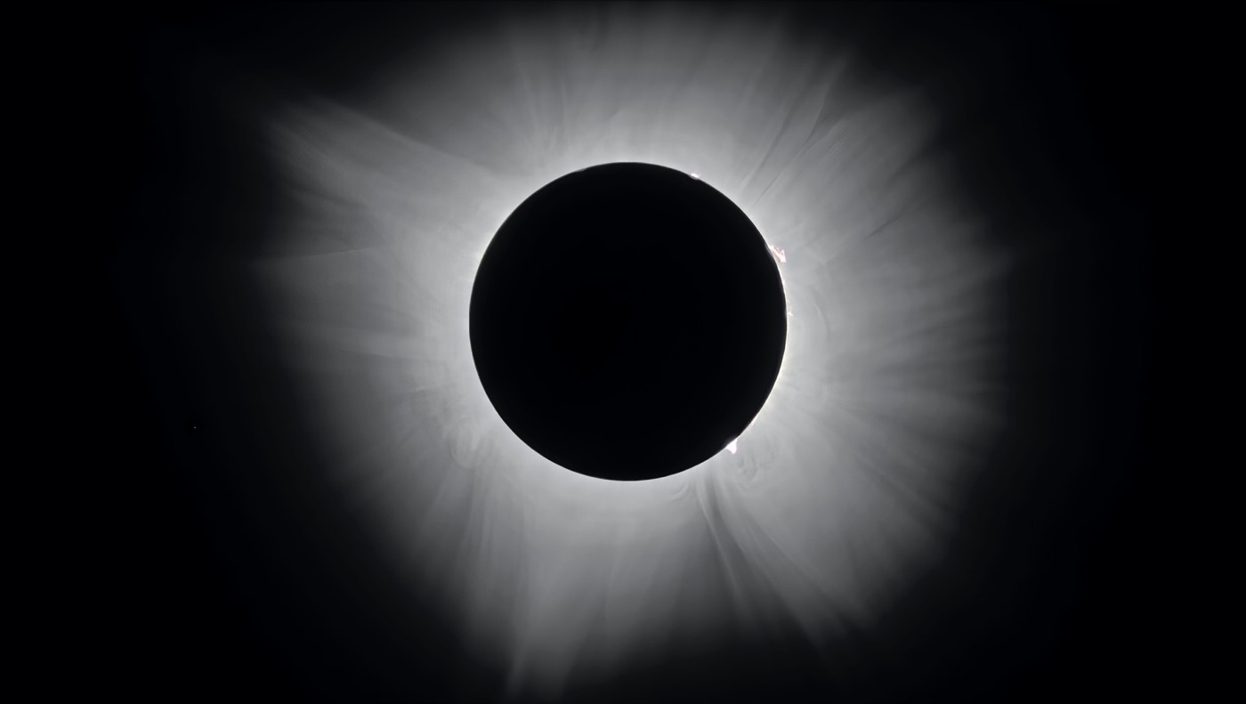 Corona solar durante un eclipse total, fenómeno que atraerá miles de visitantes a León el 12 de agosto de 2026