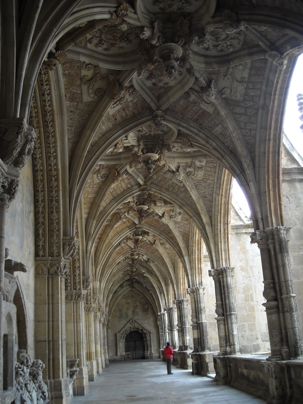 Claustro de la Catedral de León, escenario del ciclo inaugural Poemas en el Claustro del Festival de Verano León Cuna del Parlamentarismo 2026