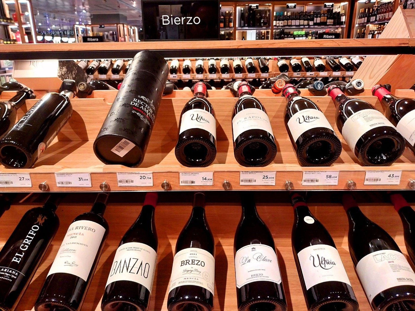 Selección de botellas de vino de la Denominación de Origen Bierzo